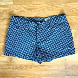 GAP Summer Short Navy/White Triangle Pattern